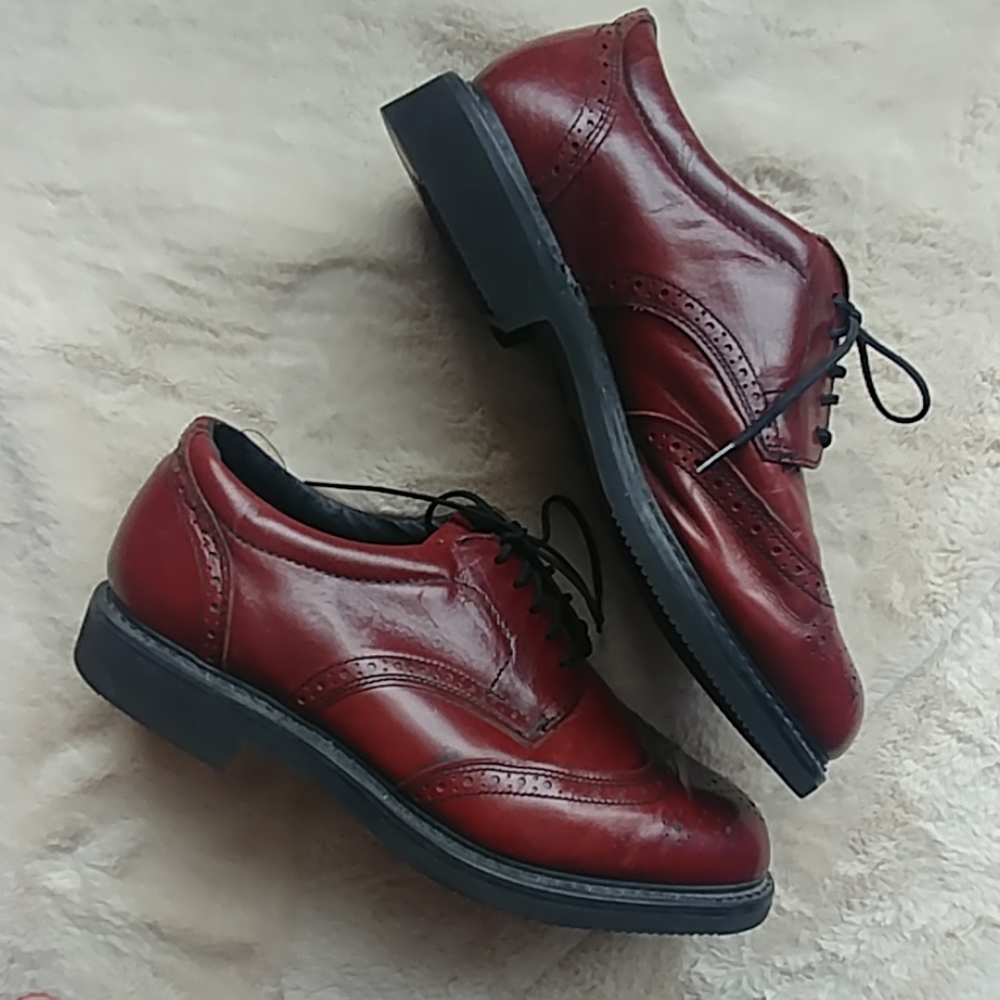 NWOT Prospector wingtip dress shoes size 9